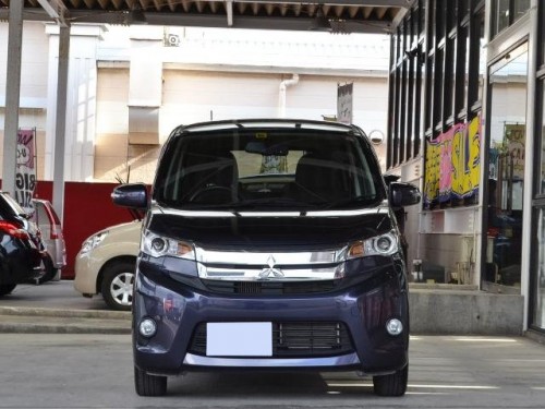 Характеристики автомобиля Mitsubishi ek Custom 660 G eAssist (12.2014 - 09.2015): фото, вместимость, скорость, двигатель, топливо, масса, отзывы