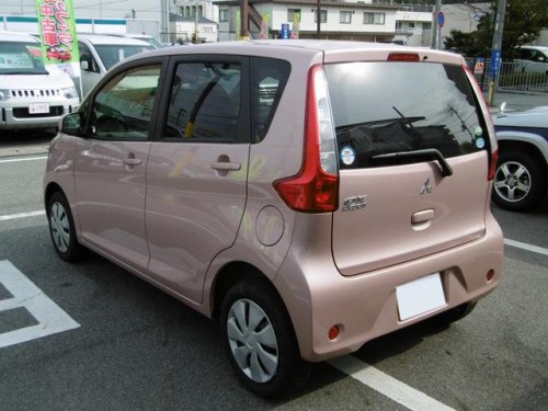 Характеристики автомобиля Mitsubishi eK Wagon 660 G eAssist (12.2014 - 09.2015): фото, вместимость, скорость, двигатель, топливо, масса, отзывы