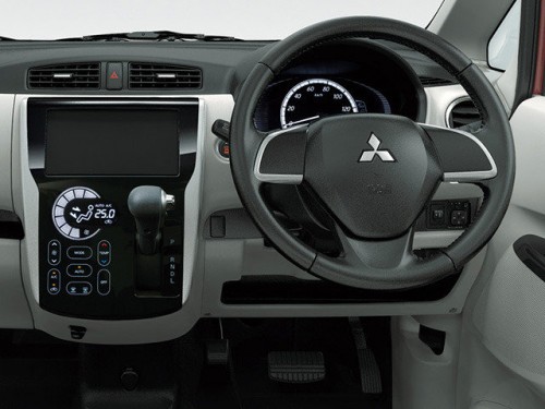 Характеристики автомобиля Mitsubishi eK Wagon 660 G (06.2014 - 09.2015): фото, вместимость, скорость, двигатель, топливо, масса, отзывы