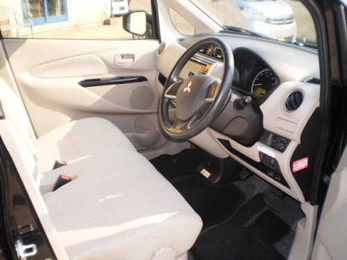 Характеристики автомобиля Mitsubishi eK Wagon 660 G 4WD (06.2014 - 09.2015): фото, вместимость, скорость, двигатель, топливо, масса, отзывы
