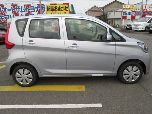 Характеристики автомобиля Mitsubishi eK Wagon 660 G moving passenger seat 4WD (10.2015 - 12.2016): фото, вместимость, скорость, двигатель, топливо, масса, отзывы