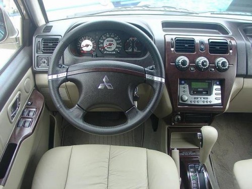 Характеристики автомобиля Mitsubishi Freeca 2.0 AT (09.1997 - 09.2008): фото, вместимость, скорость, двигатель, топливо, масса, отзывы