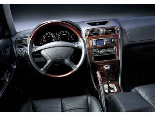 Характеристики автомобиля Mitsubishi Galant 2.5 AT Elegance S7C (08.2002 - 10.2003): фото, вместимость, скорость, двигатель, топливо, масса, отзывы