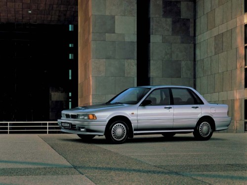Характеристики автомобиля Mitsubishi Galant 1.8 AT 2WD GS Base (10.1989 - 07.1992): фото, вместимость, скорость, двигатель, топливо, масса, отзывы