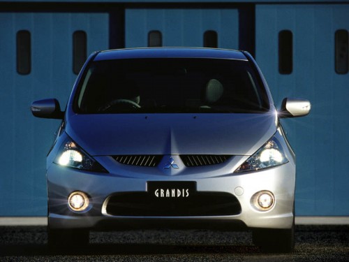 Характеристики автомобиля Mitsubishi Grandis 2.4 Elegance X (6 Seater) (05.2004 - 05.2005): фото, вместимость, скорость, двигатель, топливо, масса, отзывы