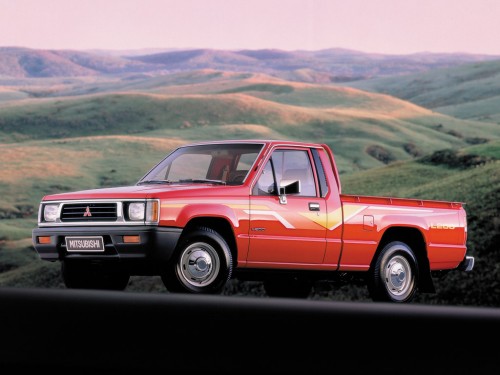Характеристики автомобиля Mitsubishi L200 2.4 MT Base Double Cab (04.1986 - 01.1996): фото, вместимость, скорость, двигатель, топливо, масса, отзывы
