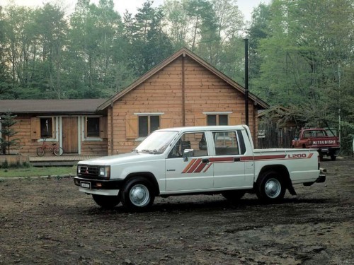 Характеристики автомобиля Mitsubishi L200 2.4 MT Base Double Cab (04.1986 - 01.1996): фото, вместимость, скорость, двигатель, топливо, масса, отзывы