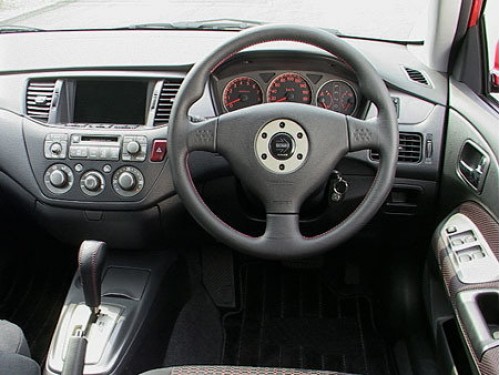 Характеристики автомобиля Mitsubishi Lancer Cedia 1.8 Exceed (05.2001 - 01.2003): фото, вместимость, скорость, двигатель, топливо, масса, отзывы