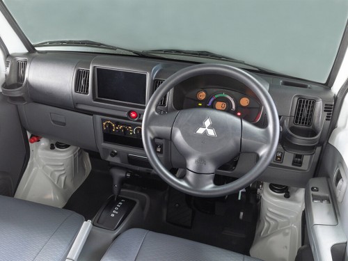 Характеристики автомобиля Mitsubishi Minicab MiEV CD 16.0kWh 2-seater High Roof (10.2014 - 06.2015): фото, вместимость, скорость, двигатель, топливо, масса, отзывы