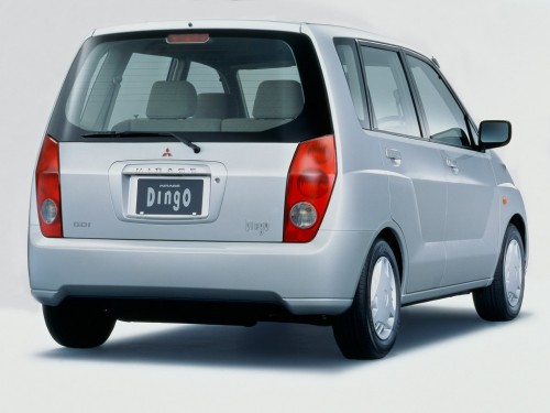 Характеристики автомобиля Mitsubishi Mirage Dingo 1.3 X (02.2000 - 01.2001): фото, вместимость, скорость, двигатель, топливо, масса, отзывы