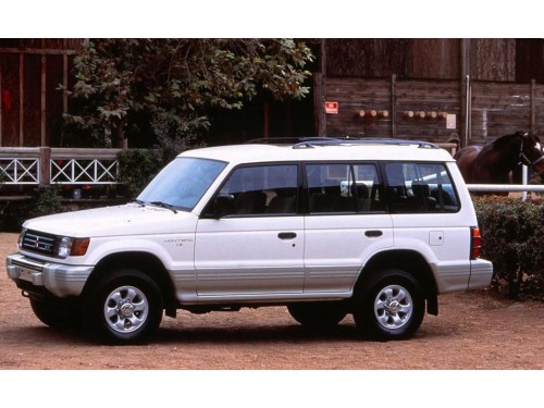 Характеристики автомобиля Mitsubishi Montero 3.5 AT SR (06.1994 - 07.1999): фото, вместимость, скорость, двигатель, топливо, масса, отзывы