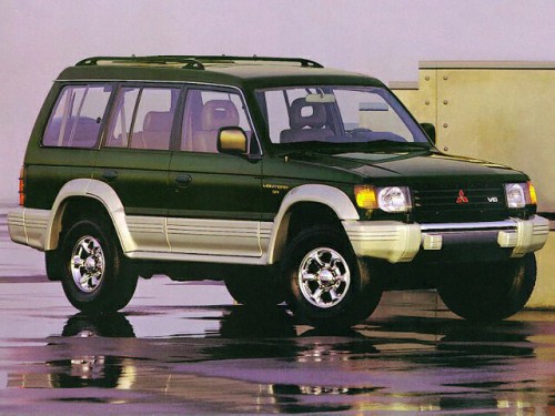 Характеристики автомобиля Mitsubishi Montero 3.0 MT RS (01.1991 - 07.1999): фото, вместимость, скорость, двигатель, топливо, масса, отзывы