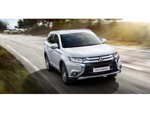 Характеристики автомобиля Mitsubishi Outlander 2.0 CVT 4WD Invite (01.2017 - 12.2018): фото, вместимость, скорость, двигатель, топливо, масса, отзывы