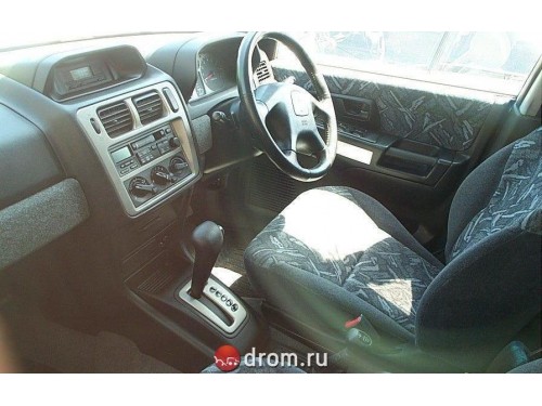 Характеристики автомобиля Mitsubishi Pajero iO 1.8 ZR 4WD (10.1998 - 07.1999): фото, вместимость, скорость, двигатель, топливо, масса, отзывы