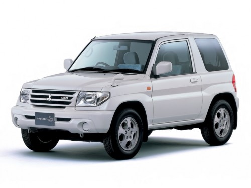Характеристики автомобиля Mitsubishi Pajero iO 2.0 ZR (06.2000 - 08.2002): фото, вместимость, скорость, двигатель, топливо, масса, отзывы