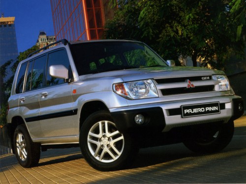 Характеристики автомобиля Mitsubishi Pajero Pinin 1.8 MPI AT (11.2001 - 08.2005): фото, вместимость, скорость, двигатель, топливо, масса, отзывы