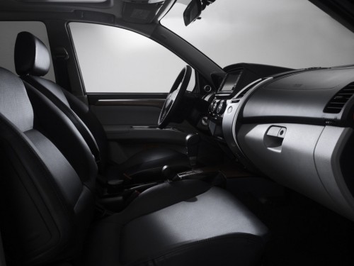 Характеристики автомобиля Mitsubishi Pajero Sport 3.0 AT Instyle (02.2012 - 09.2013): фото, вместимость, скорость, двигатель, топливо, масса, отзывы