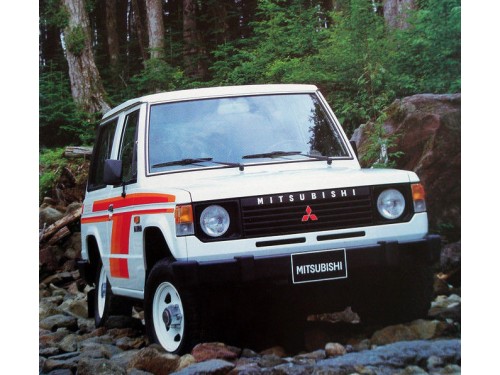 Характеристики автомобиля Mitsubishi Pajero 2.3 TD AT 2300 (02.1982 - 04.1986): фото, вместимость, скорость, двигатель, топливо, масса, отзывы