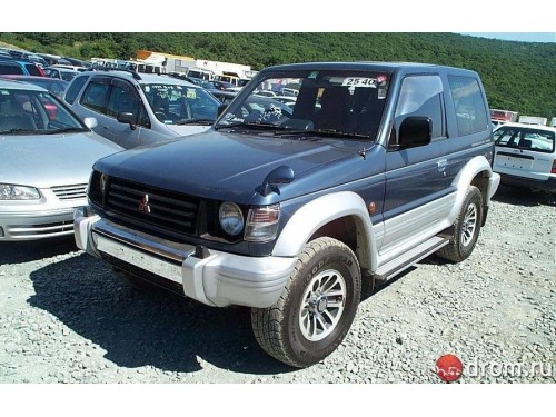 Характеристики автомобиля Mitsubishi Pajero 2.5DT XG short (08.1994 - 07.1995): фото, вместимость, скорость, двигатель, топливо, масса, отзывы