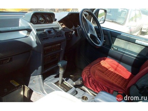 Характеристики автомобиля Mitsubishi Pajero 2.4 Rookie SR-I short (05.1996 - 04.1997): фото, вместимость, скорость, двигатель, топливо, масса, отзывы