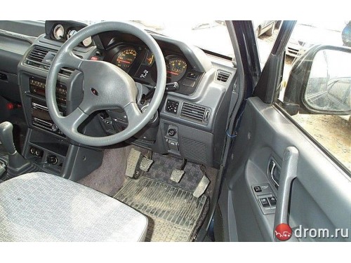 Характеристики автомобиля Mitsubishi Pajero 2.4 Rookie SR-II short (05.1996 - 04.1997): фото, вместимость, скорость, двигатель, топливо, масса, отзывы