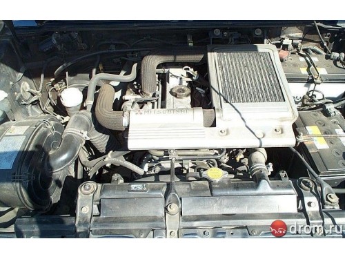 Характеристики автомобиля Mitsubishi Pajero 2.4 Rookie SR-II short (05.1996 - 04.1997): фото, вместимость, скорость, двигатель, топливо, масса, отзывы
