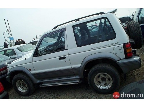 Характеристики автомобиля Mitsubishi Pajero 2.4 Rookie SR-I short (05.1996 - 04.1997): фото, вместимость, скорость, двигатель, топливо, масса, отзывы