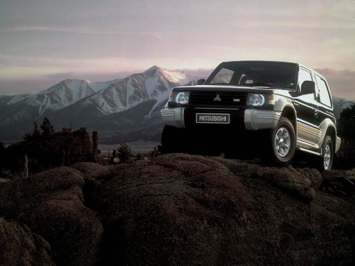 Характеристики автомобиля Mitsubishi Pajero 2.4 AT GL (04.1991 - 04.1997): фото, вместимость, скорость, двигатель, топливо, масса, отзывы