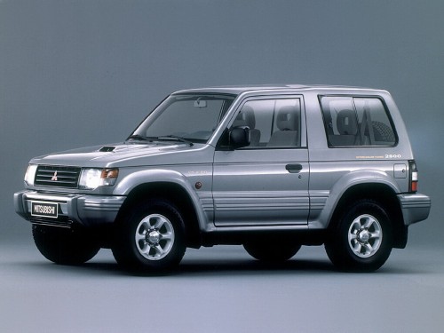 Характеристики автомобиля Mitsubishi Pajero 2.5 TD AT GLX (01.1991 - 04.1997): фото, вместимость, скорость, двигатель, топливо, масса, отзывы