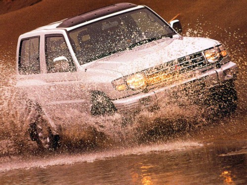 Характеристики автомобиля Mitsubishi Pajero 3.5 AT GLSi (07.1997 - 10.1999): фото, вместимость, скорость, двигатель, топливо, масса, отзывы