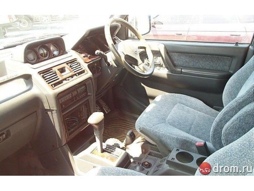 Характеристики автомобиля Mitsubishi Pajero 2.5DT XE (01.1991 - 06.1993): фото, вместимость, скорость, двигатель, топливо, масса, отзывы