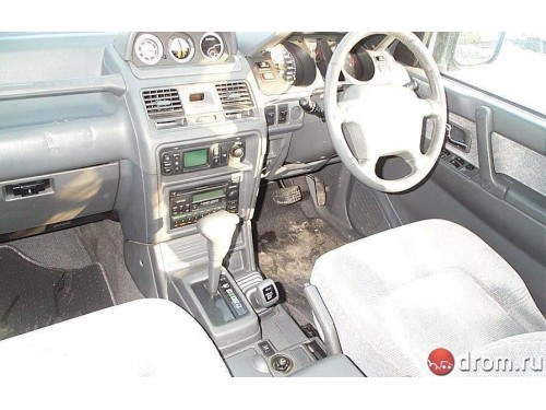 Характеристики автомобиля Mitsubishi Pajero 2.5DT Exceed (01.1991 - 06.1993): фото, вместимость, скорость, двигатель, топливо, масса, отзывы