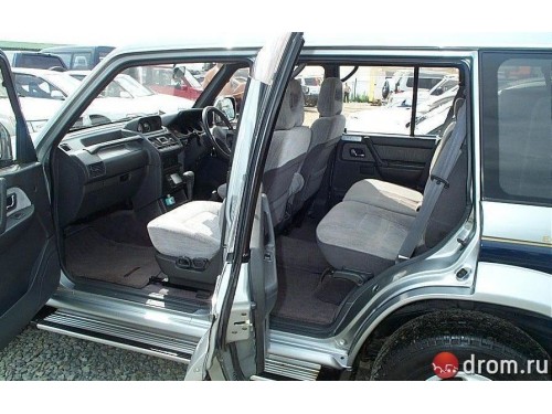 Характеристики автомобиля Mitsubishi Pajero 2.8DT XR-I long (05.1996 - 04.1997): фото, вместимость, скорость, двигатель, топливо, масса, отзывы