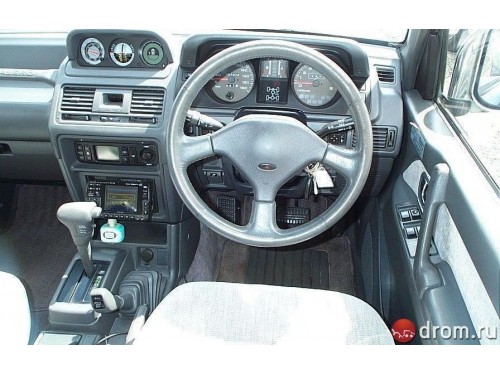 Характеристики автомобиля Mitsubishi Pajero 2.8DT XR-I long (05.1996 - 04.1997): фото, вместимость, скорость, двигатель, топливо, масса, отзывы