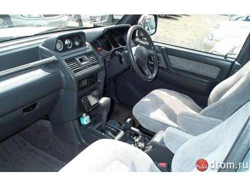 Характеристики автомобиля Mitsubishi Pajero 2.5DT XG Kick up roof long (01.1991 - 06.1993): фото, вместимость, скорость, двигатель, топливо, масса, отзывы