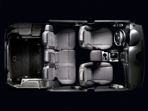 Характеристики автомобиля Mitsubishi Pajero 3.0 AT Ultimate (09.2011 - 08.2014): фото, вместимость, скорость, двигатель, топливо, масса, отзывы
