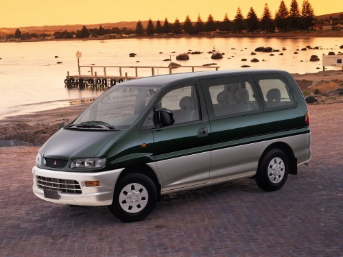 Характеристики автомобиля Mitsubishi Space Gear 2.4 MT 4WD GLX (07.1997 - 08.2007): фото, вместимость, скорость, двигатель, топливо, масса, отзывы