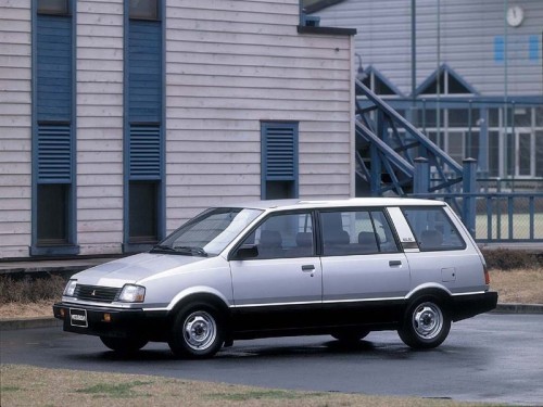 Характеристики автомобиля Mitsubishi Space Wagon 1.8 AT GL (09.1983 - 03.1985): фото, вместимость, скорость, двигатель, топливо, масса, отзывы