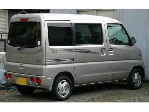 Характеристики автомобиля Mitsubishi Town Box 660 LX high roof (04.1999 - 10.2000): фото, вместимость, скорость, двигатель, топливо, масса, отзывы