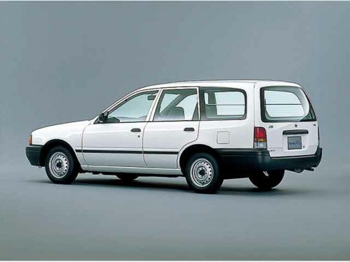 Характеристики автомобиля Nissan AD 1.3 DX (08.1993 - 07.1994): фото, вместимость, скорость, двигатель, топливо, масса, отзывы