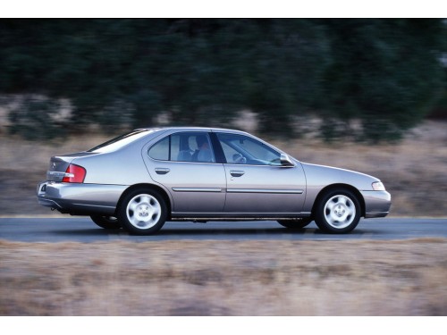 Характеристики автомобиля Nissan Altima 2.4 MT GXE (02.1999 - 07.2001): фото, вместимость, скорость, двигатель, топливо, масса, отзывы