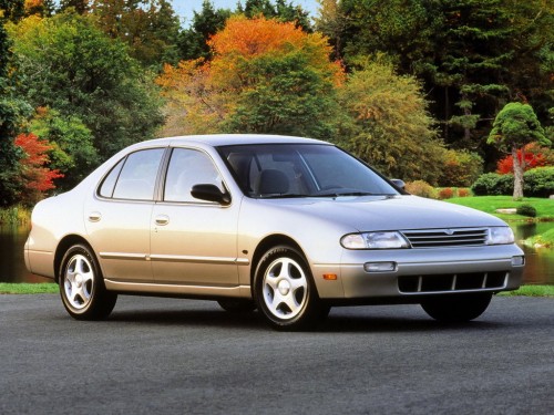 Характеристики автомобиля Nissan Altima 2.4 MT XE (06.1992 - 06.1997): фото, вместимость, скорость, двигатель, топливо, масса, отзывы