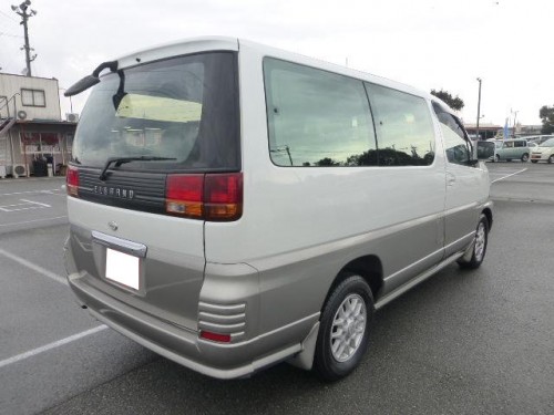 Характеристики автомобиля Nissan Caravan Elgrand 3.3 V (05.1997 - 12.1997): фото, вместимость, скорость, двигатель, топливо, масса, отзывы