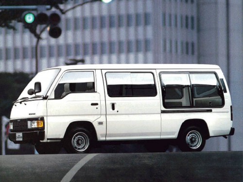 Характеристики автомобиля Nissan Caravan 2.0 DX long (10.1988 - 07.1990): фото, вместимость, скорость, двигатель, топливо, масса, отзывы