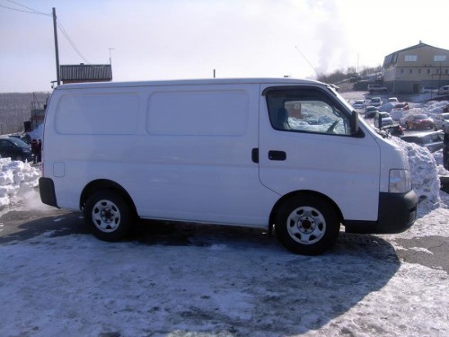 Характеристики автомобиля Nissan Caravan 2.0 DX long flat floor (05.2003 - 07.2004): фото, вместимость, скорость, двигатель, топливо, масса, отзывы