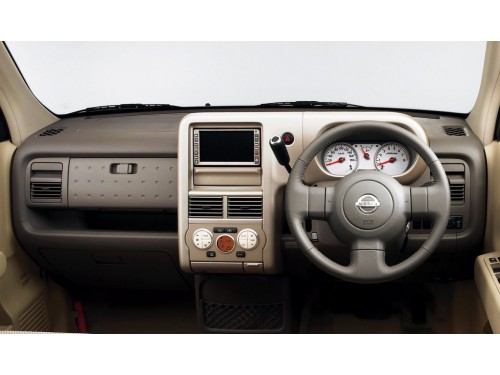 Характеристики автомобиля Nissan Cube Cubic 1.4 14RS (01.2007 - 11.2008): фото, вместимость, скорость, двигатель, топливо, масса, отзывы