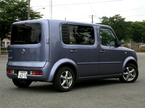 Характеристики автомобиля Nissan Cube Cubic 1.4 EX (09.2003 - 03.2004): фото, вместимость, скорость, двигатель, топливо, масса, отзывы