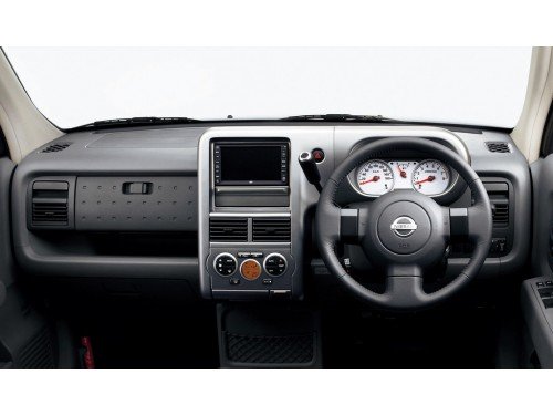 Характеристики автомобиля Nissan Cube Cubic 1.4 Agiactive (08.2004 - 04.2005): фото, вместимость, скорость, двигатель, топливо, масса, отзывы