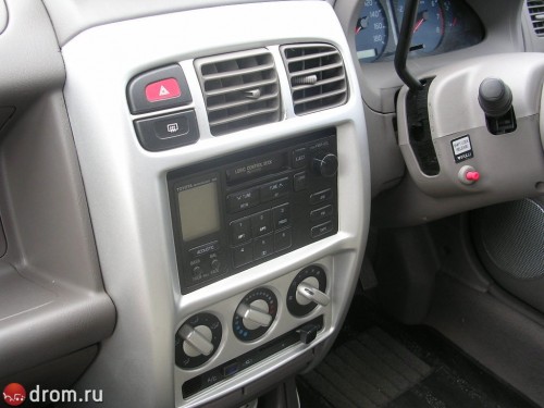 Характеристики автомобиля Nissan Cube 1.3 Square G Type (12.2000 - 04.2001): фото, вместимость, скорость, двигатель, топливо, масса, отзывы