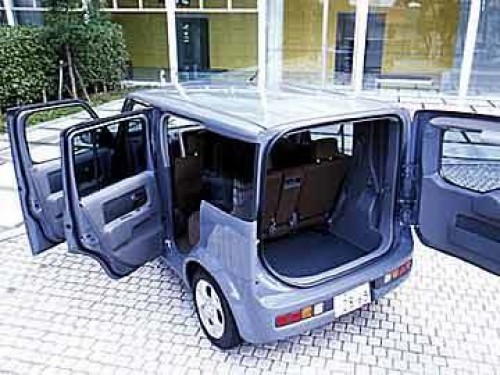 Характеристики автомобиля Nissan Cube 1.4 Agiactive (08.2004 - 04.2005): фото, вместимость, скорость, двигатель, топливо, масса, отзывы